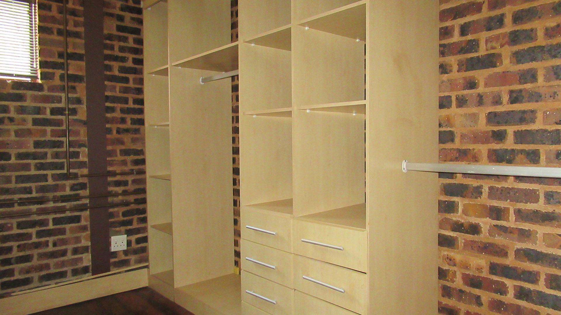 Spaces - 75 square meters of property in Glenvista