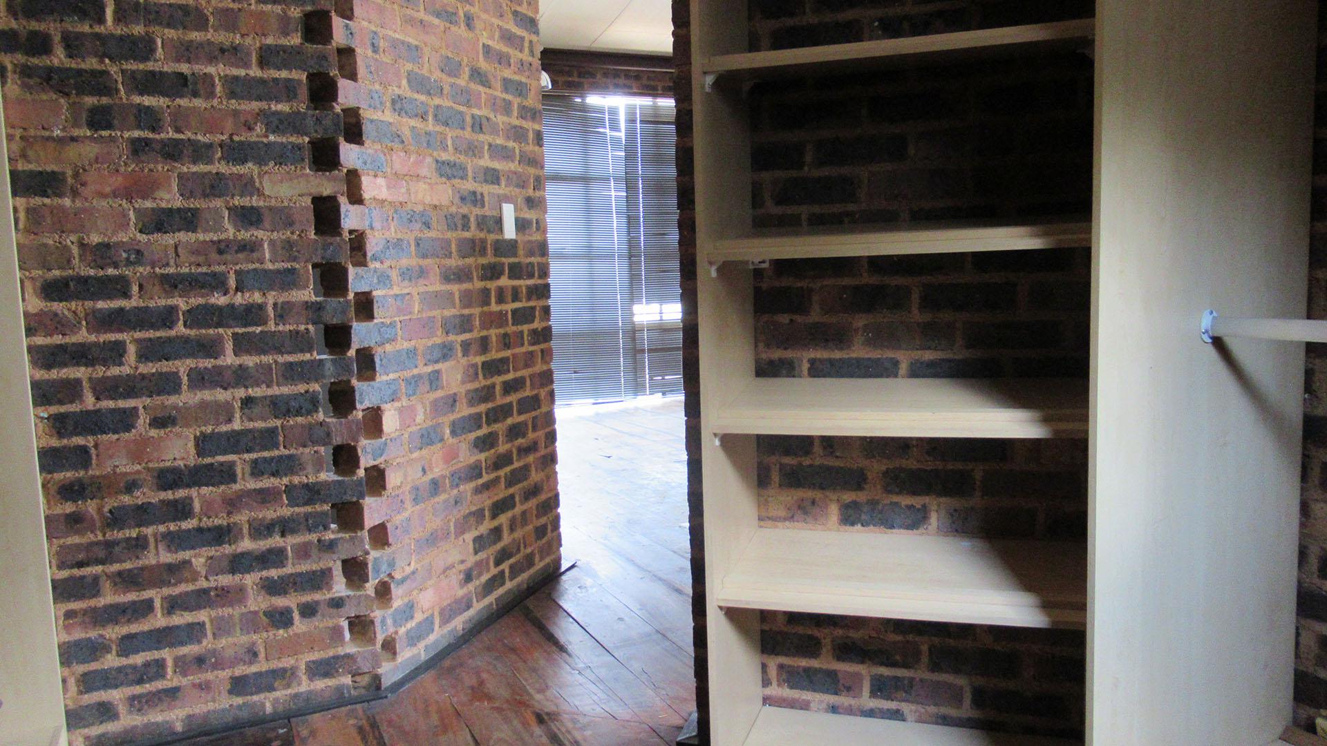 Spaces - 75 square meters of property in Glenvista