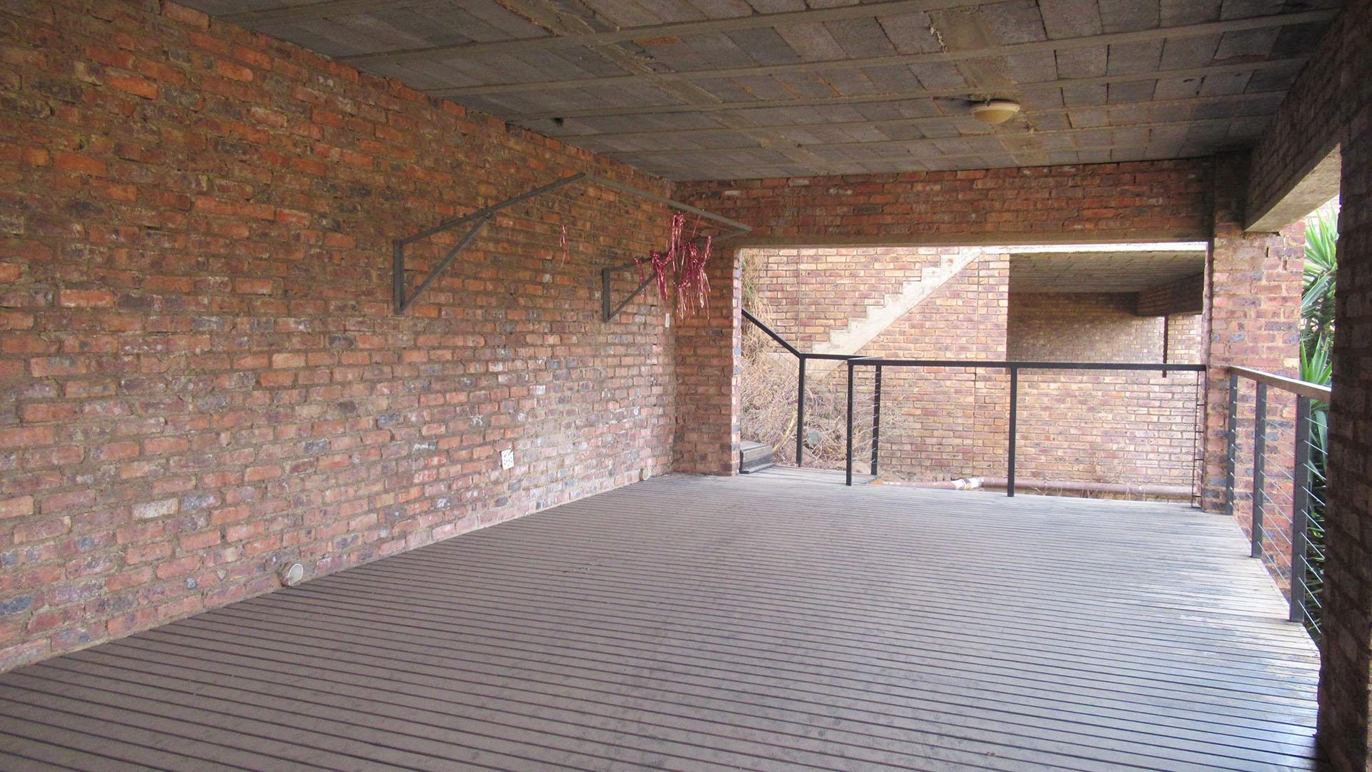 Patio - 66 square meters of property in Glenvista