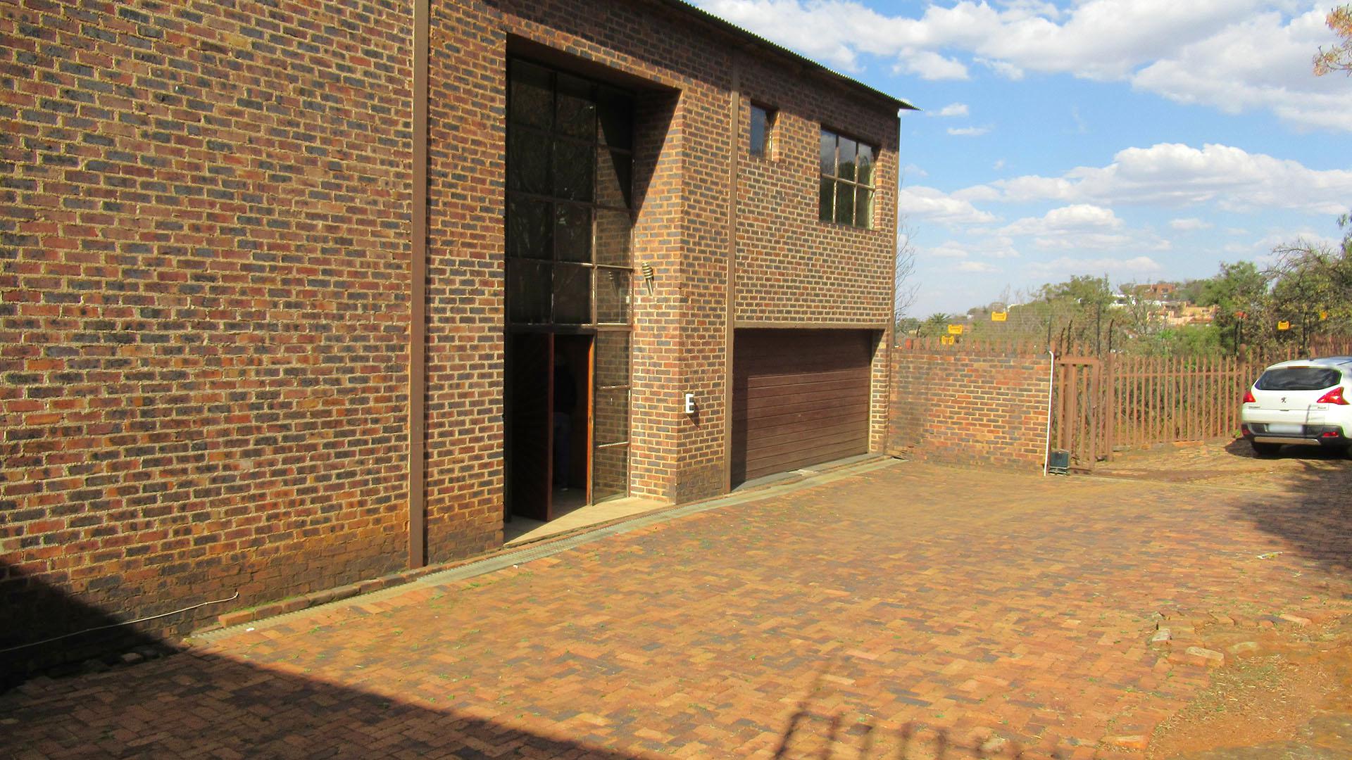 Front View of property in Glenvista