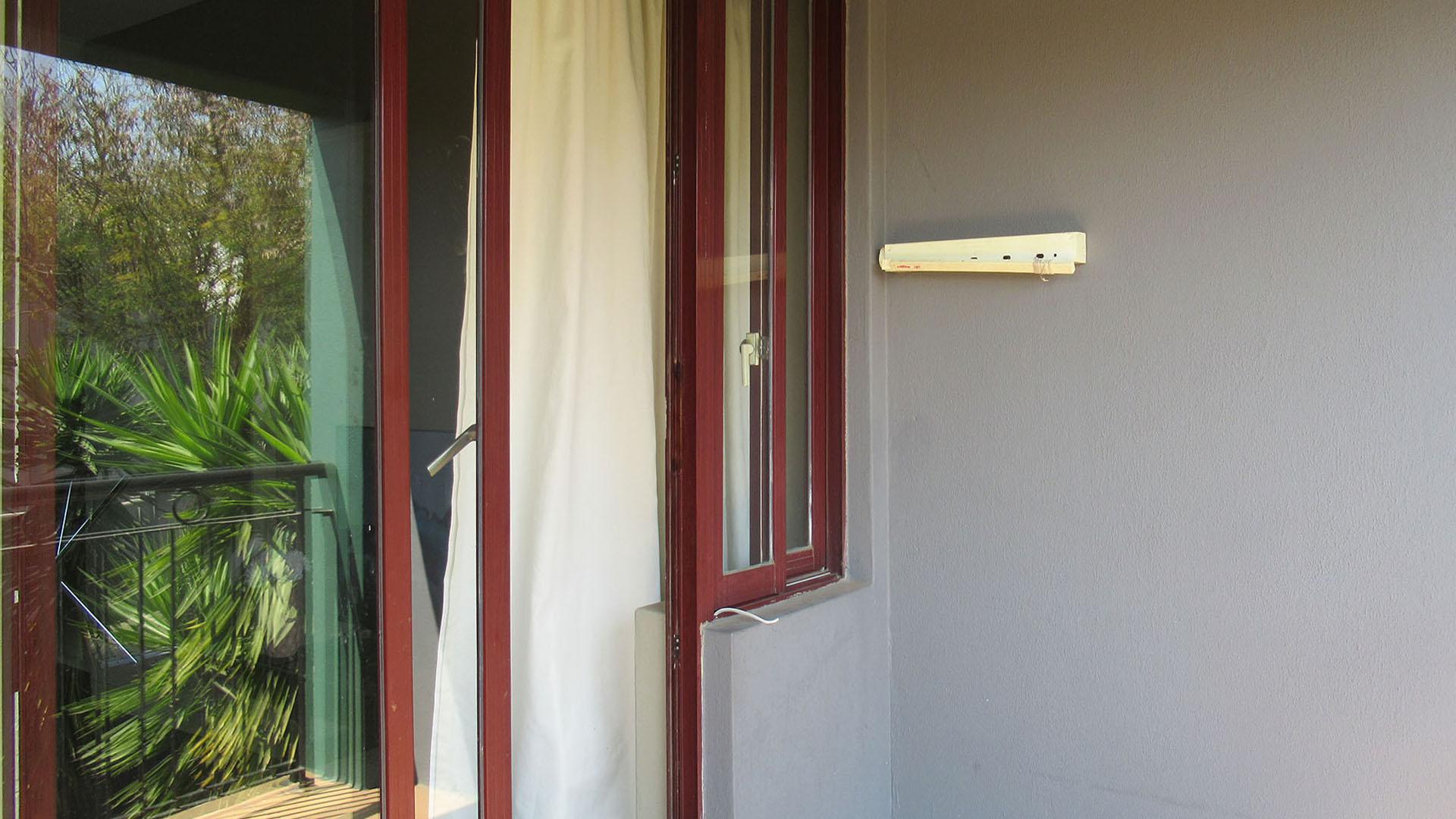 Balcony - 4 square meters of property in Honeydew