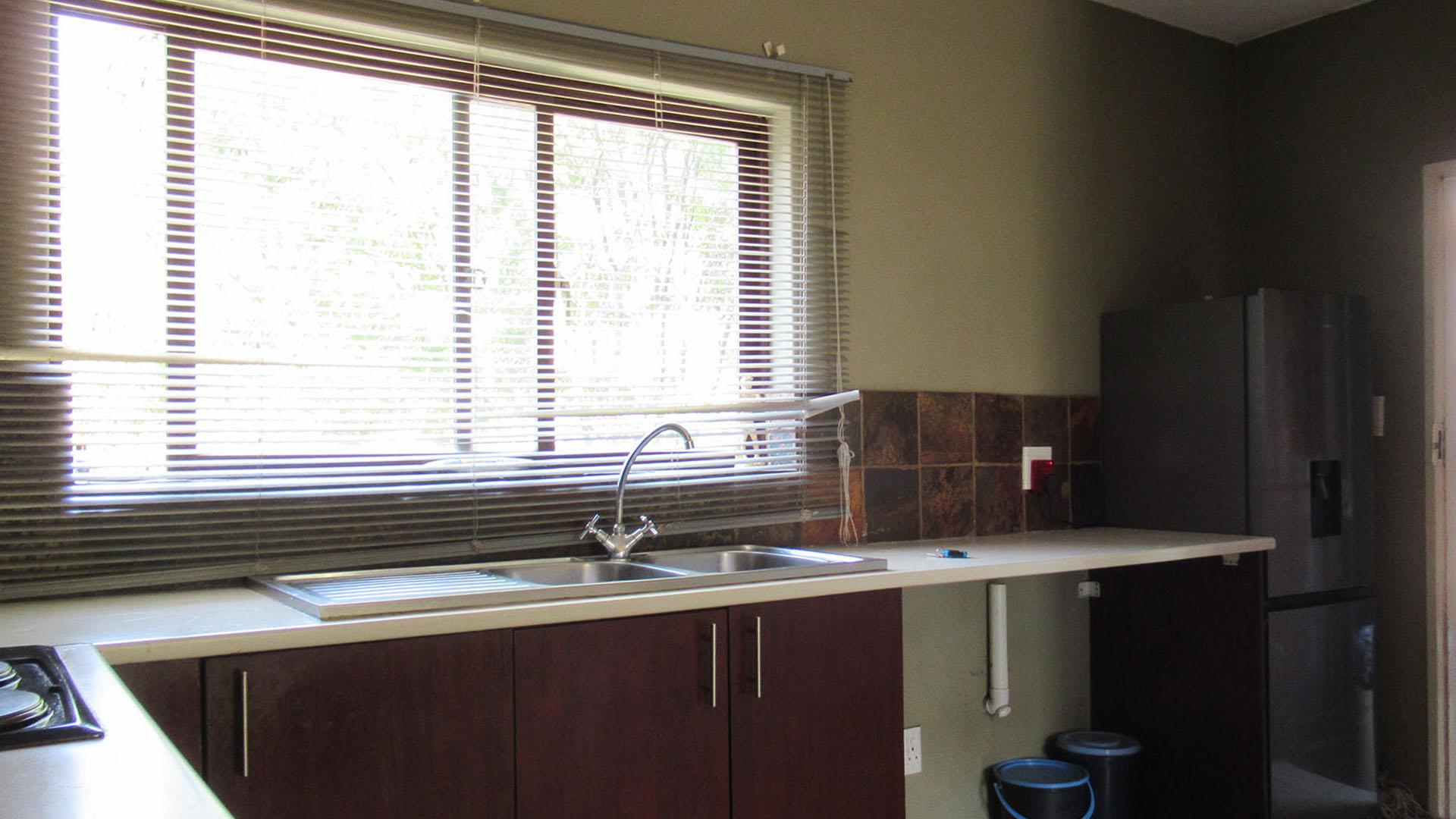 Kitchen - 9 square meters of property in Honeydew