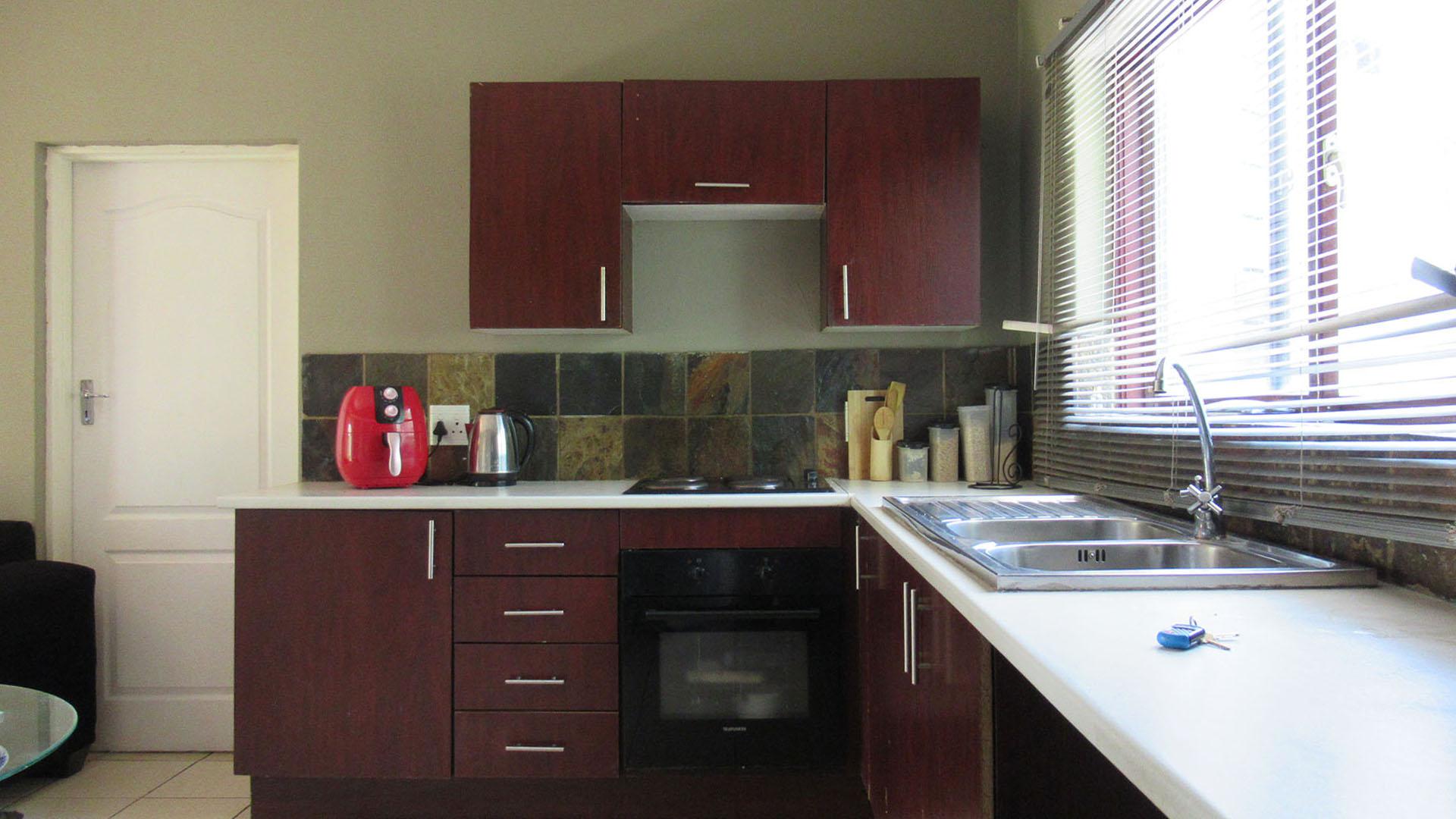 Kitchen - 9 square meters of property in Honeydew