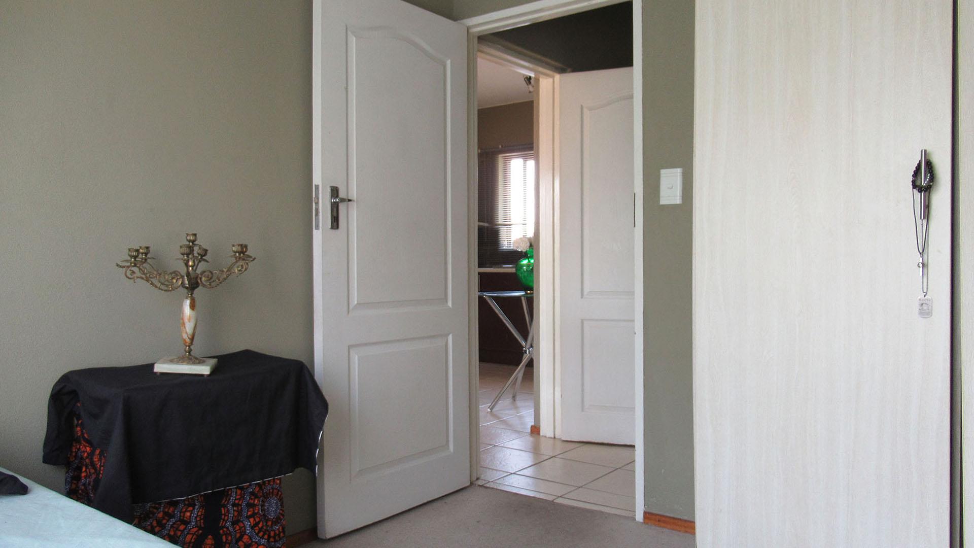 Bed Room 1 - 9 square meters of property in Honeydew