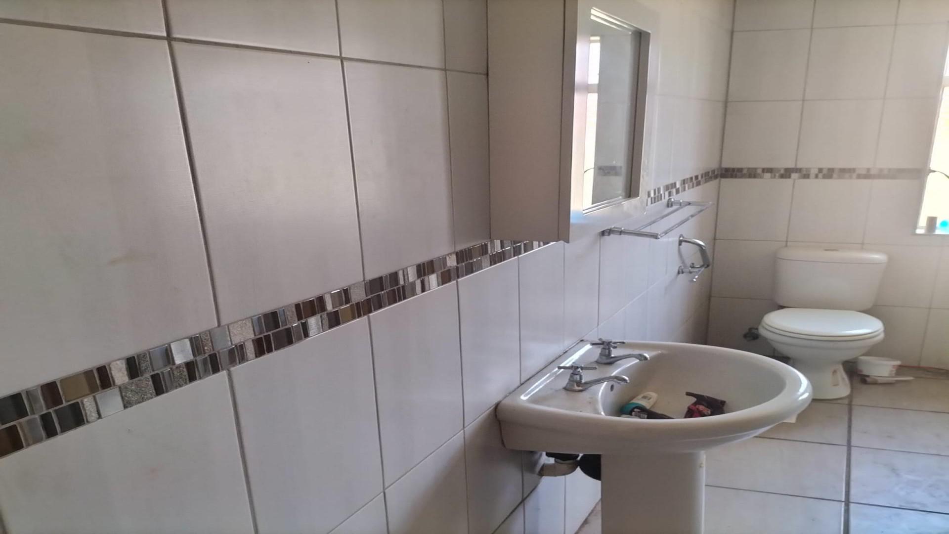 Bathroom 2 of property in Sasolburg