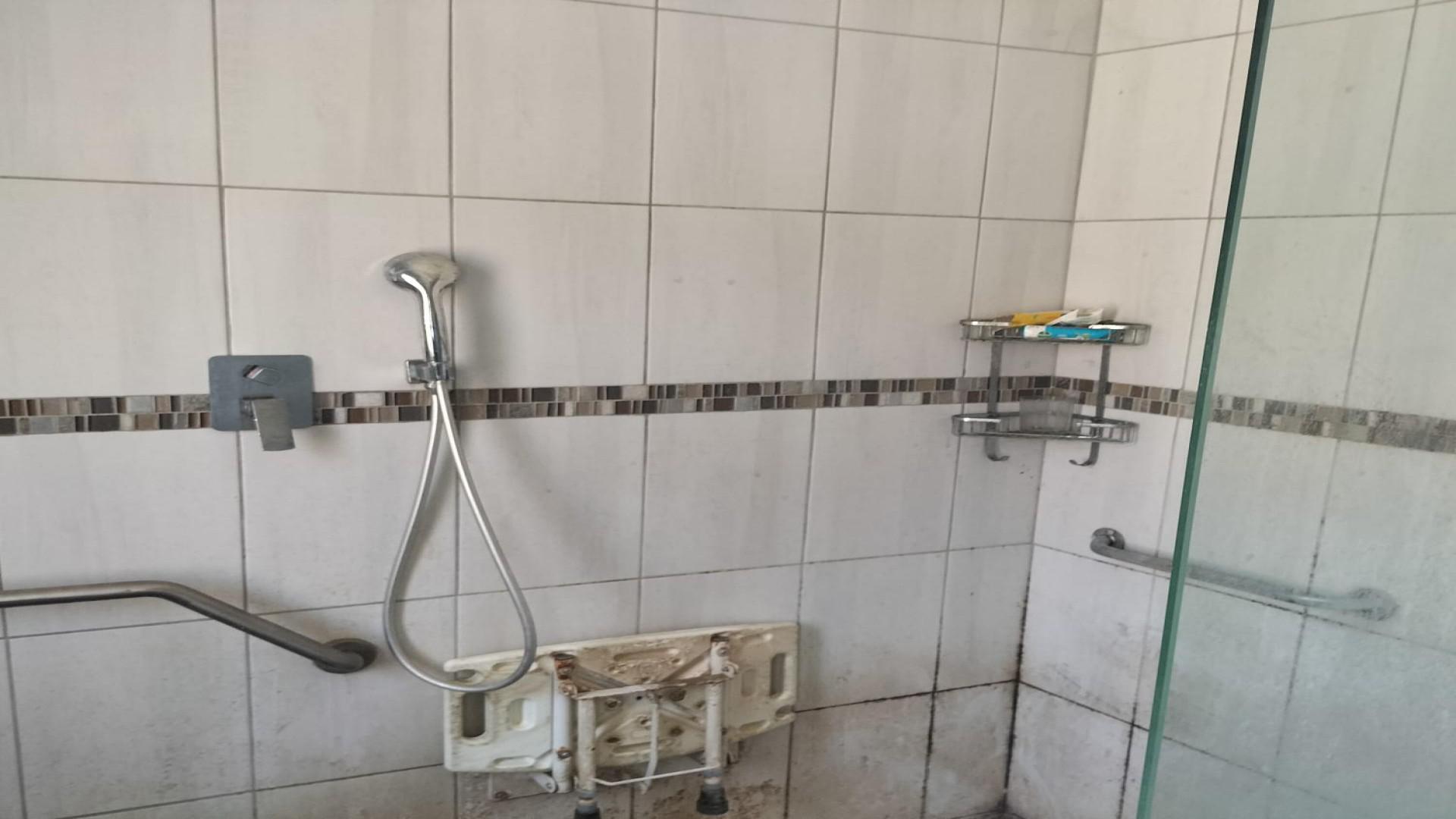 Bathroom 2 of property in Sasolburg