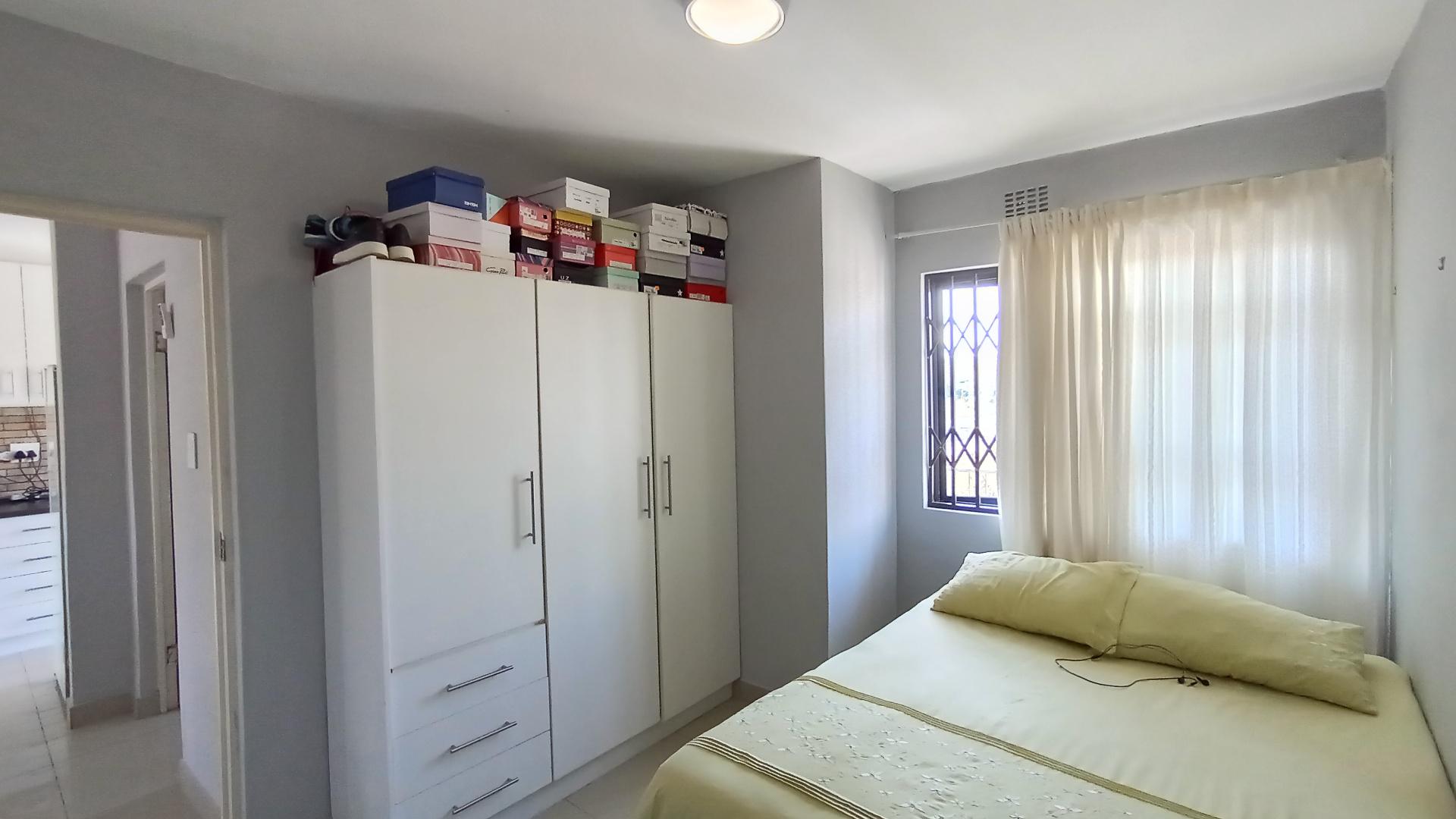 Bed Room 1 - 10 square meters of property in Newlands East