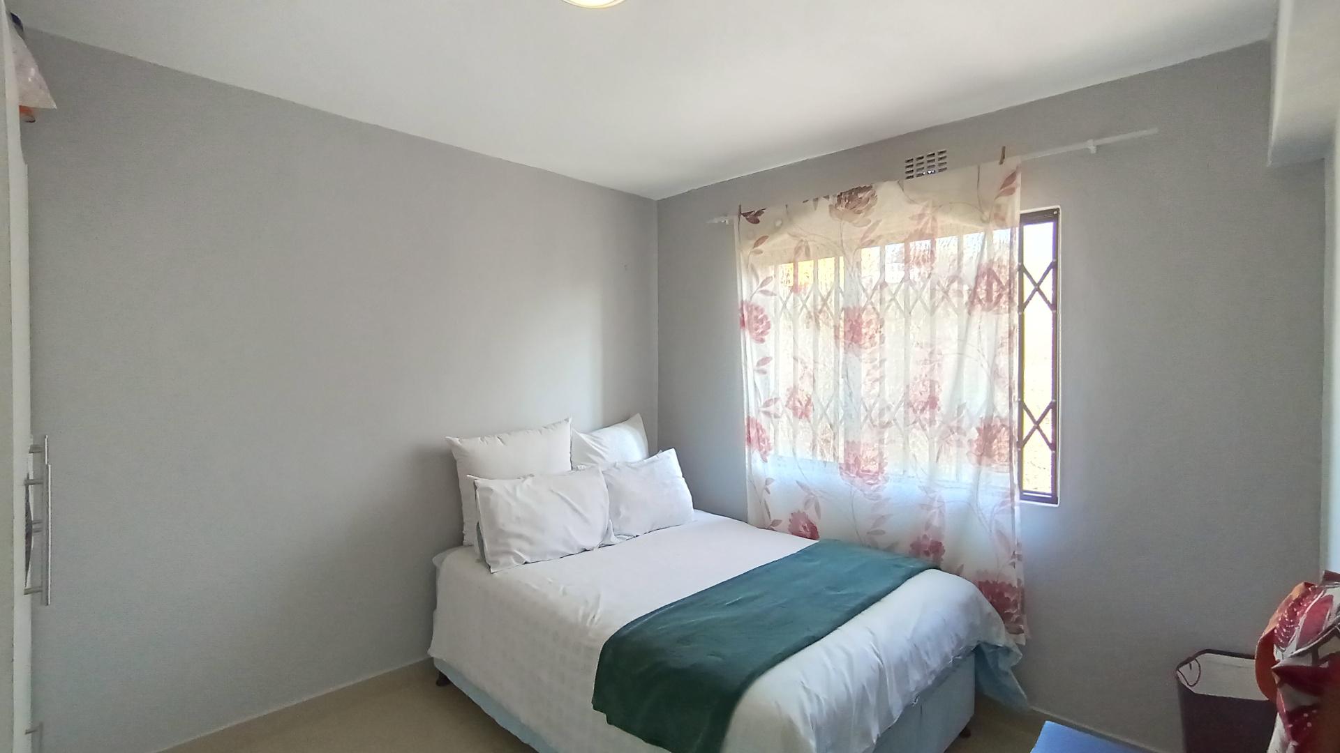 Bed Room 2 - 10 square meters of property in Newlands East