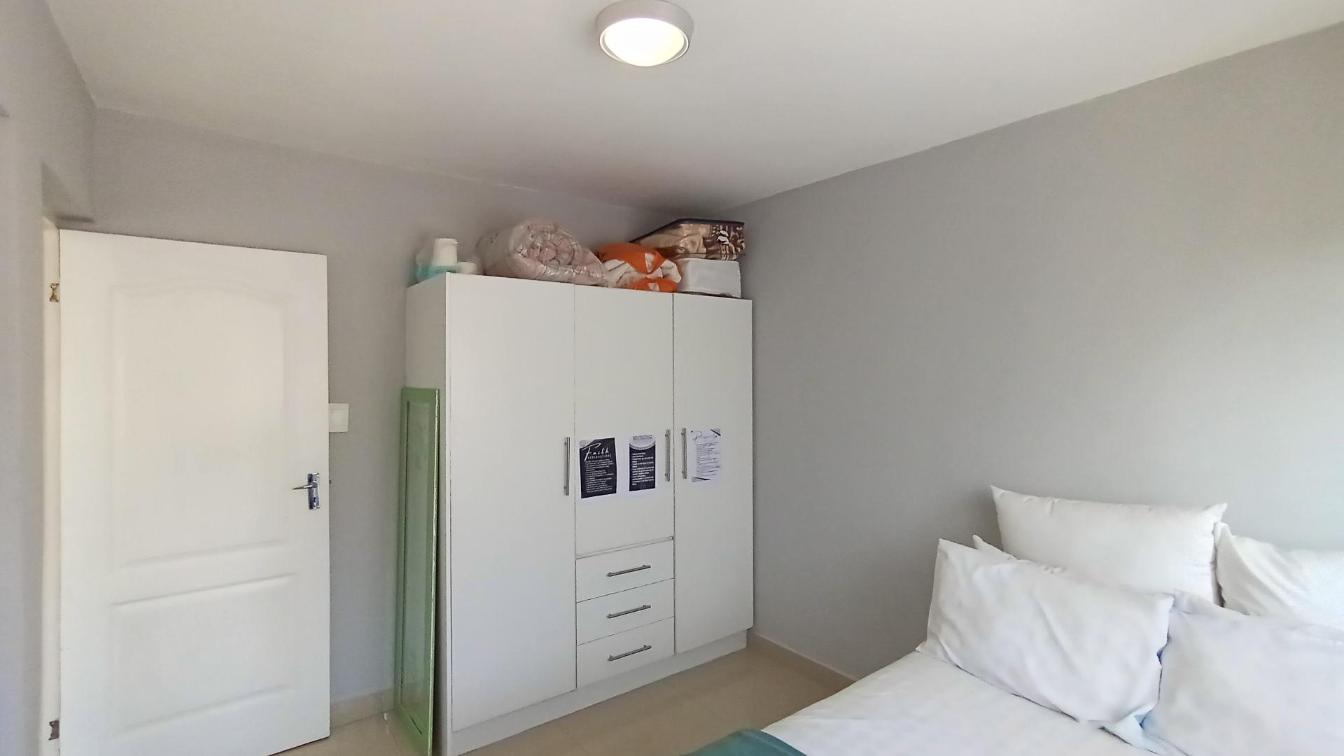 Bed Room 2 - 10 square meters of property in Newlands East