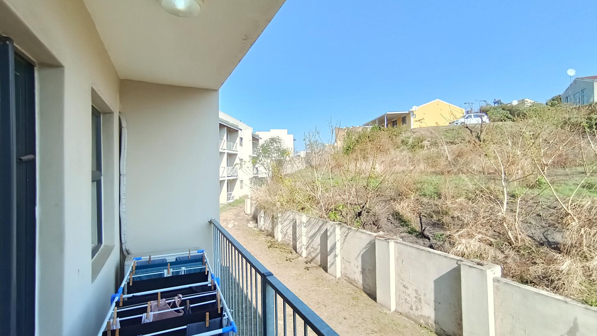 Balcony - 4 square meters of property in Newlands East