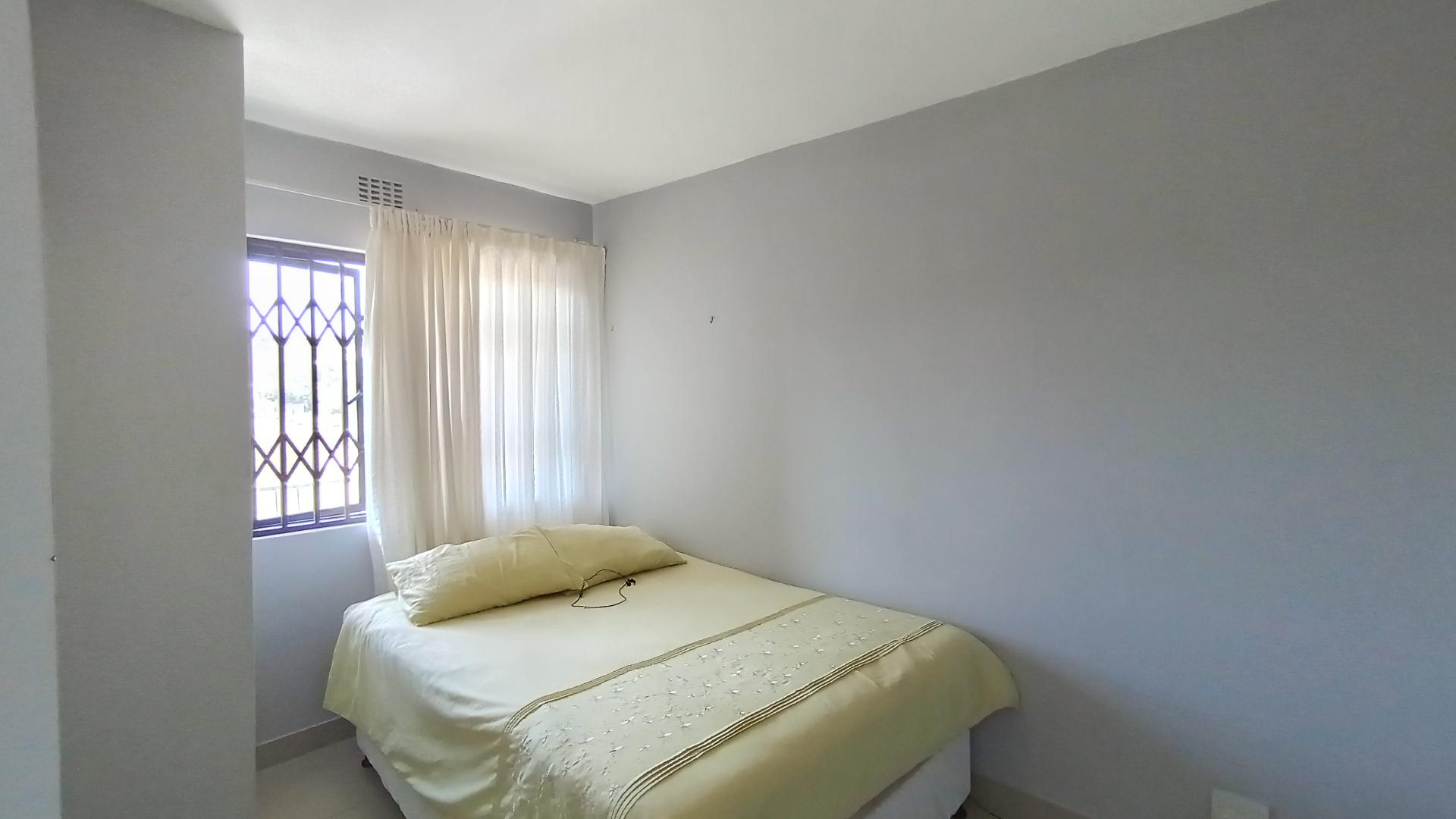Bed Room 1 - 10 square meters of property in Newlands East