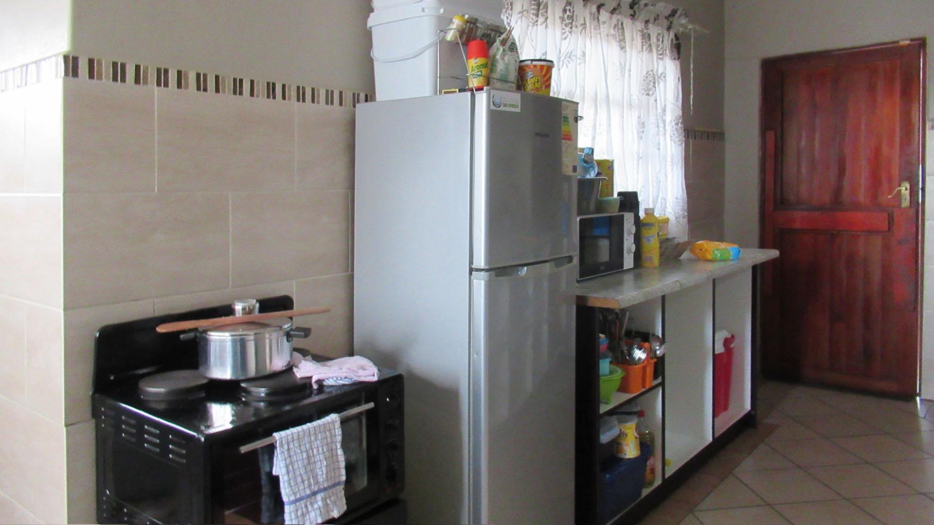 Kitchen - 32 square meters of property in Kenilworth - JHB