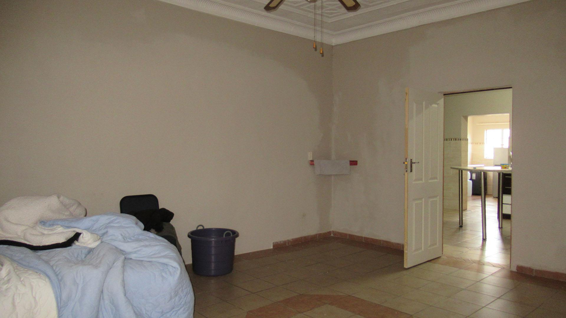 Bed Room 2 - 27 square meters of property in Kenilworth - JHB