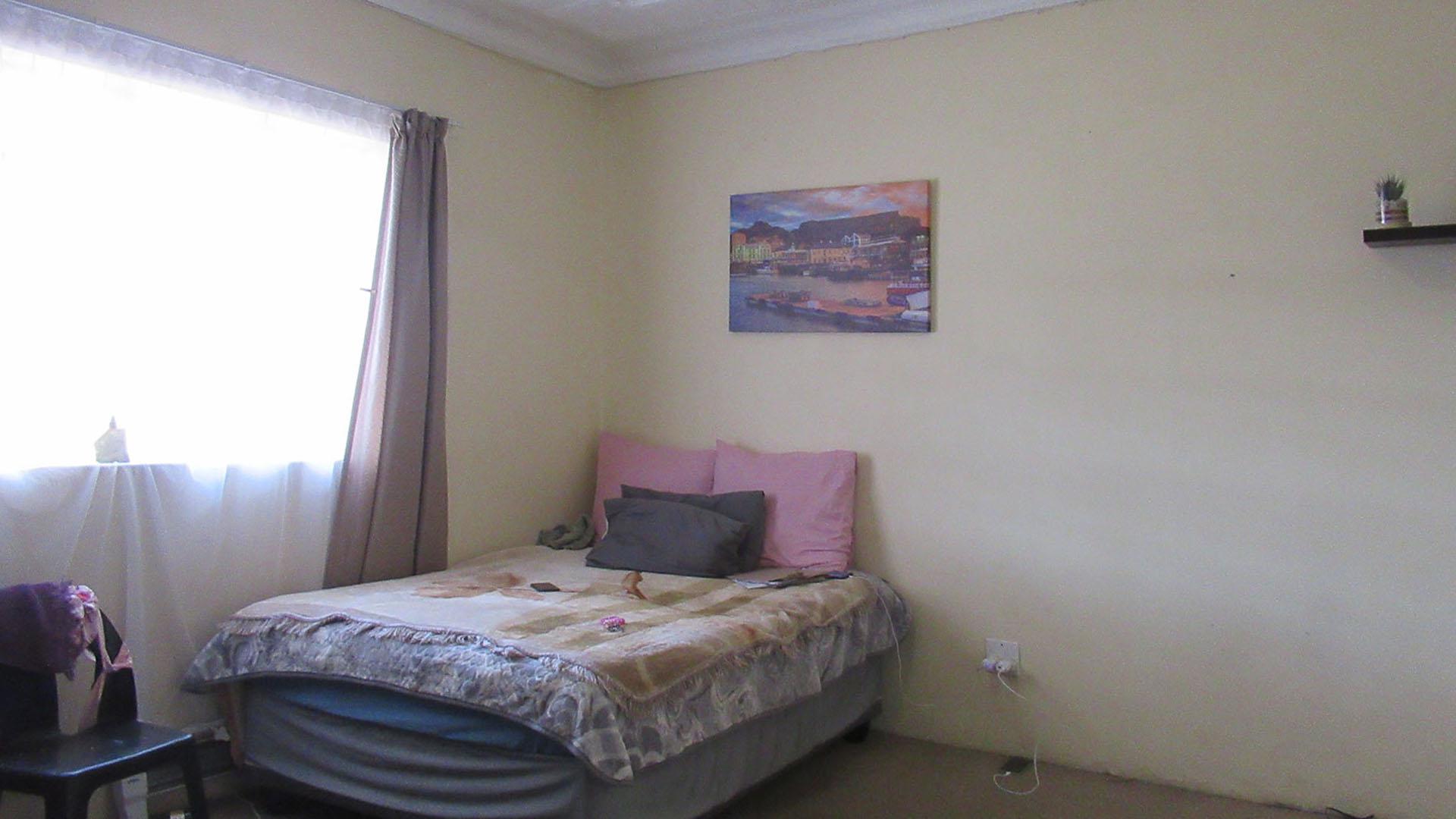 Bed Room 3 - 18 square meters of property in Kenilworth - JHB