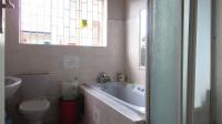 Bathroom 1 - 6 square meters of property in Kenilworth - JHB