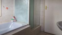 Bathroom 1 - 6 square meters of property in Kenilworth - JHB