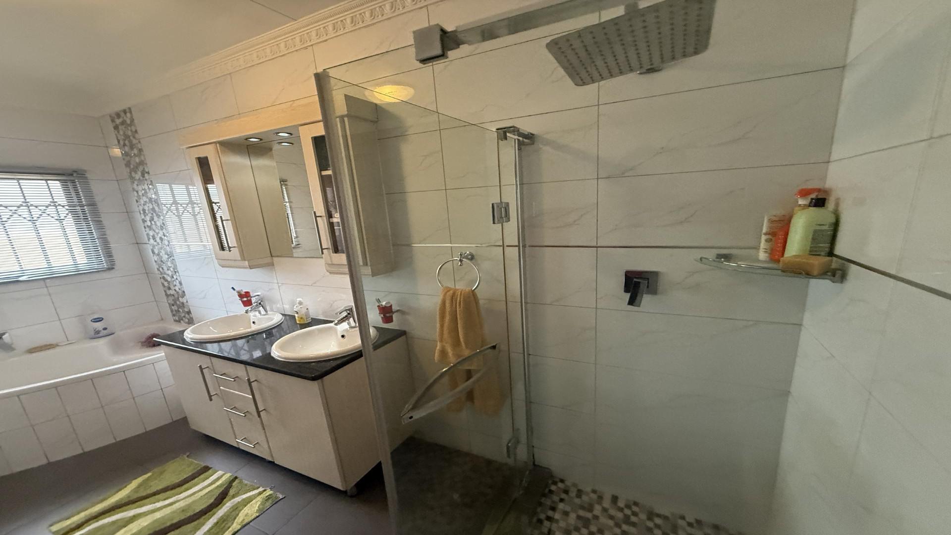 Bathroom 1 of property in Secunda