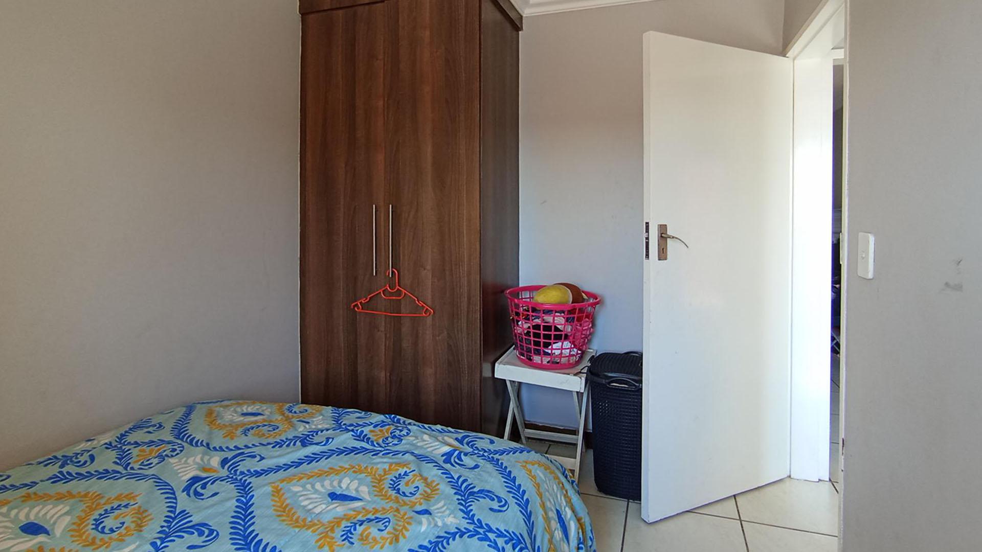 Bed Room 2 - 9 square meters of property in Andeon