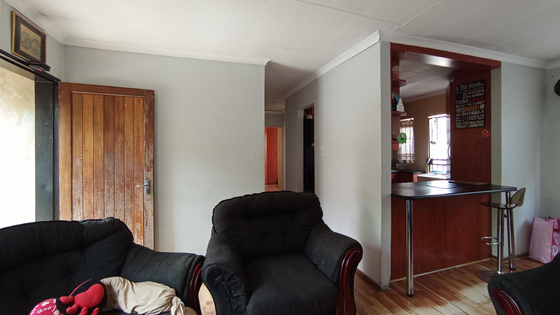 Lounges - 14 square meters of property in Riverlea - JHB