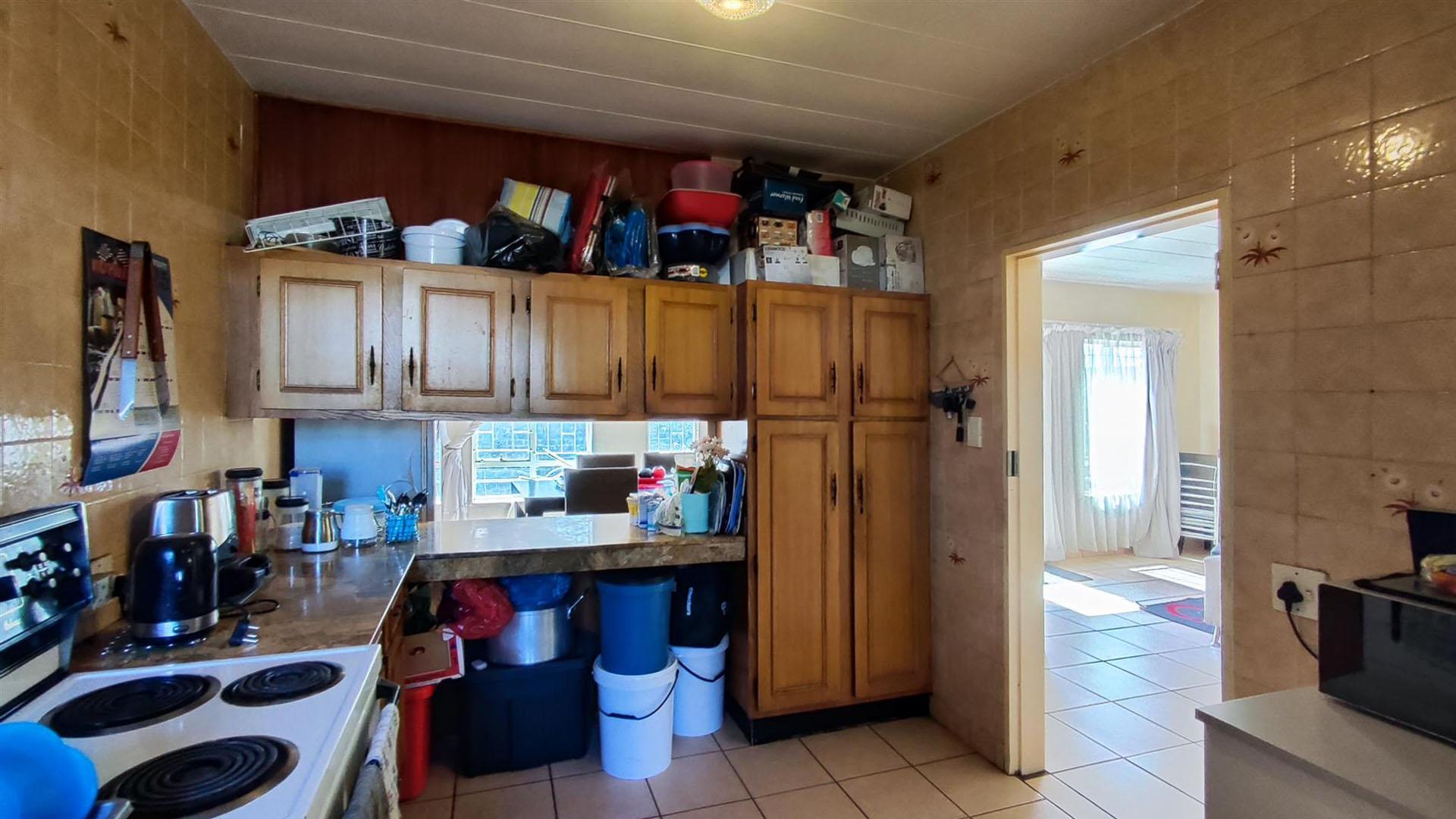 Kitchen - 13 square meters of property in Birch Acres