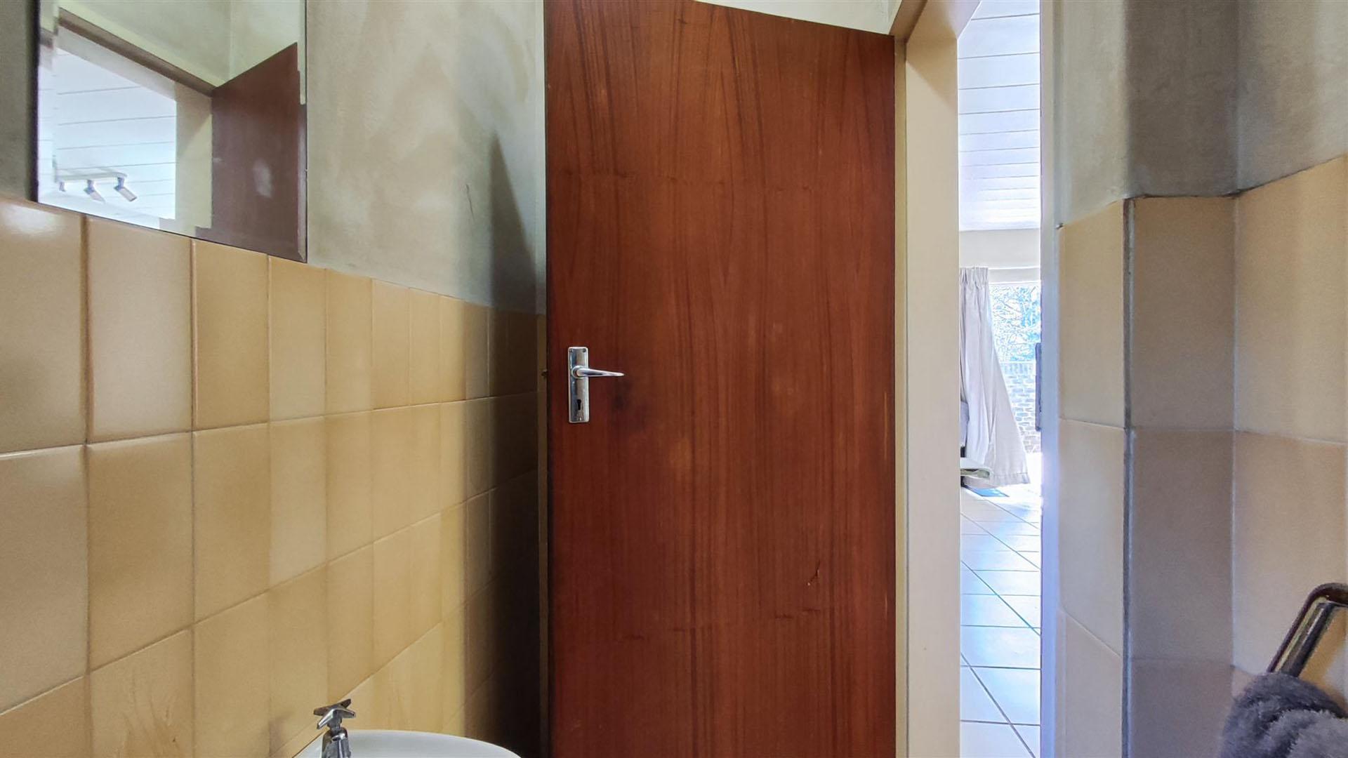 Guest Toilet - 3 square meters of property in Birch Acres