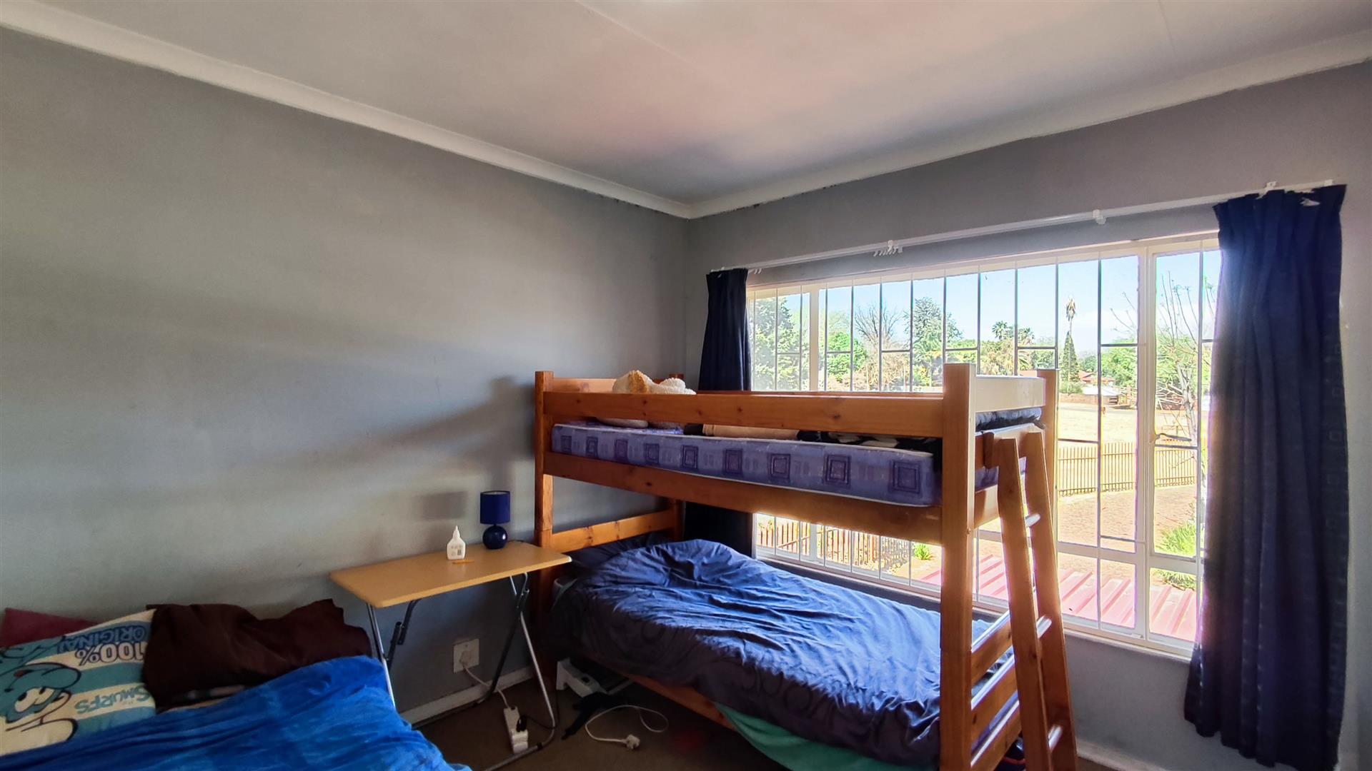 Bed Room 1 - 14 square meters of property in Birch Acres