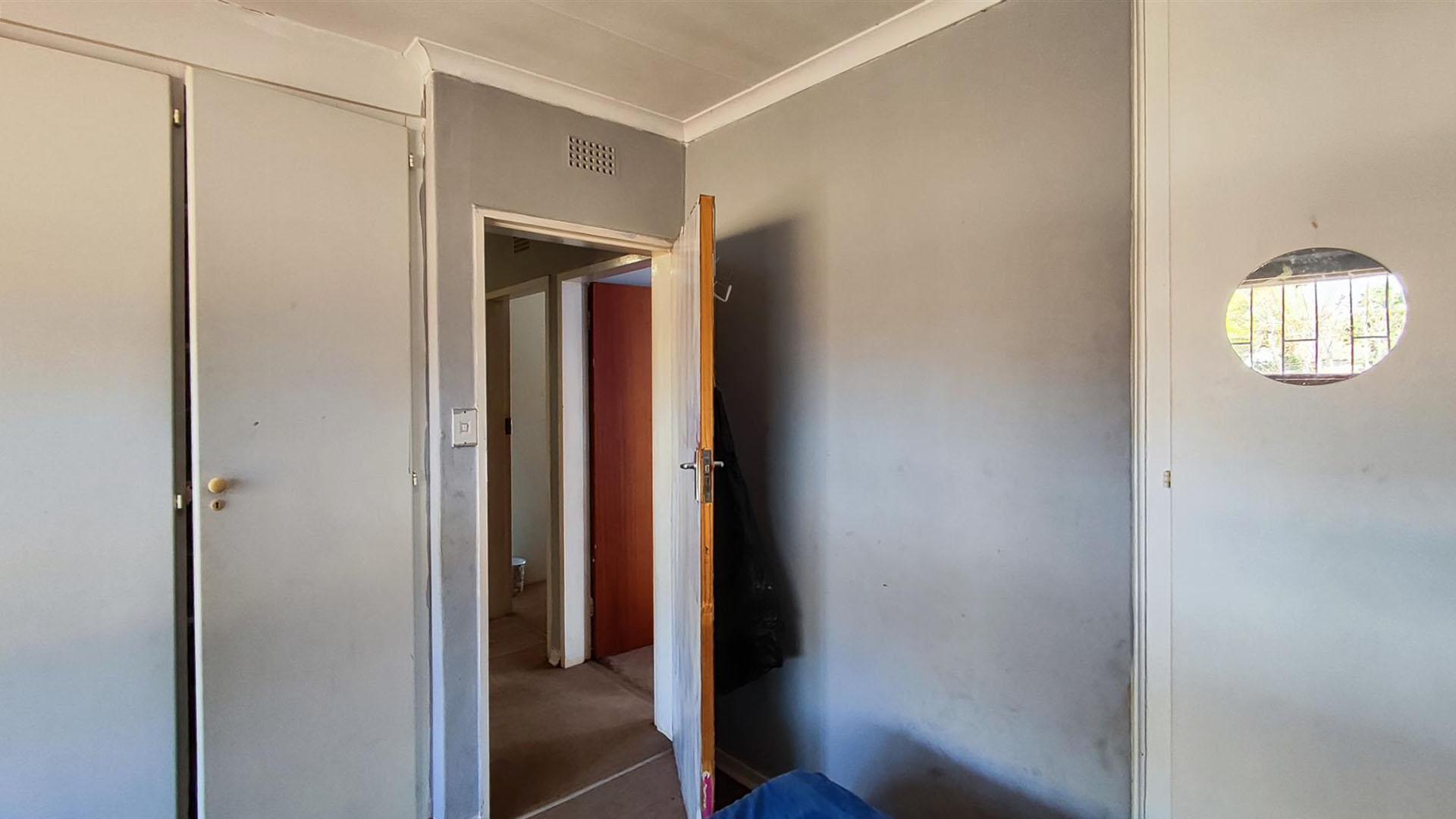 Bed Room 1 - 14 square meters of property in Birch Acres