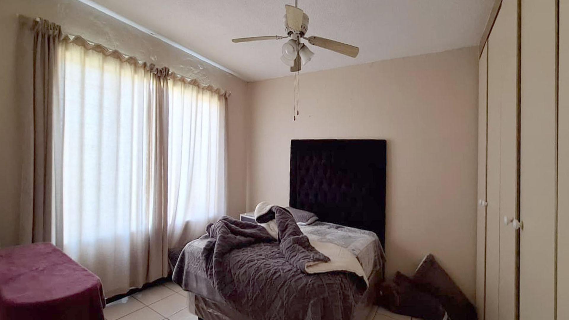 Main Bedroom - 19 square meters of property in Primrose