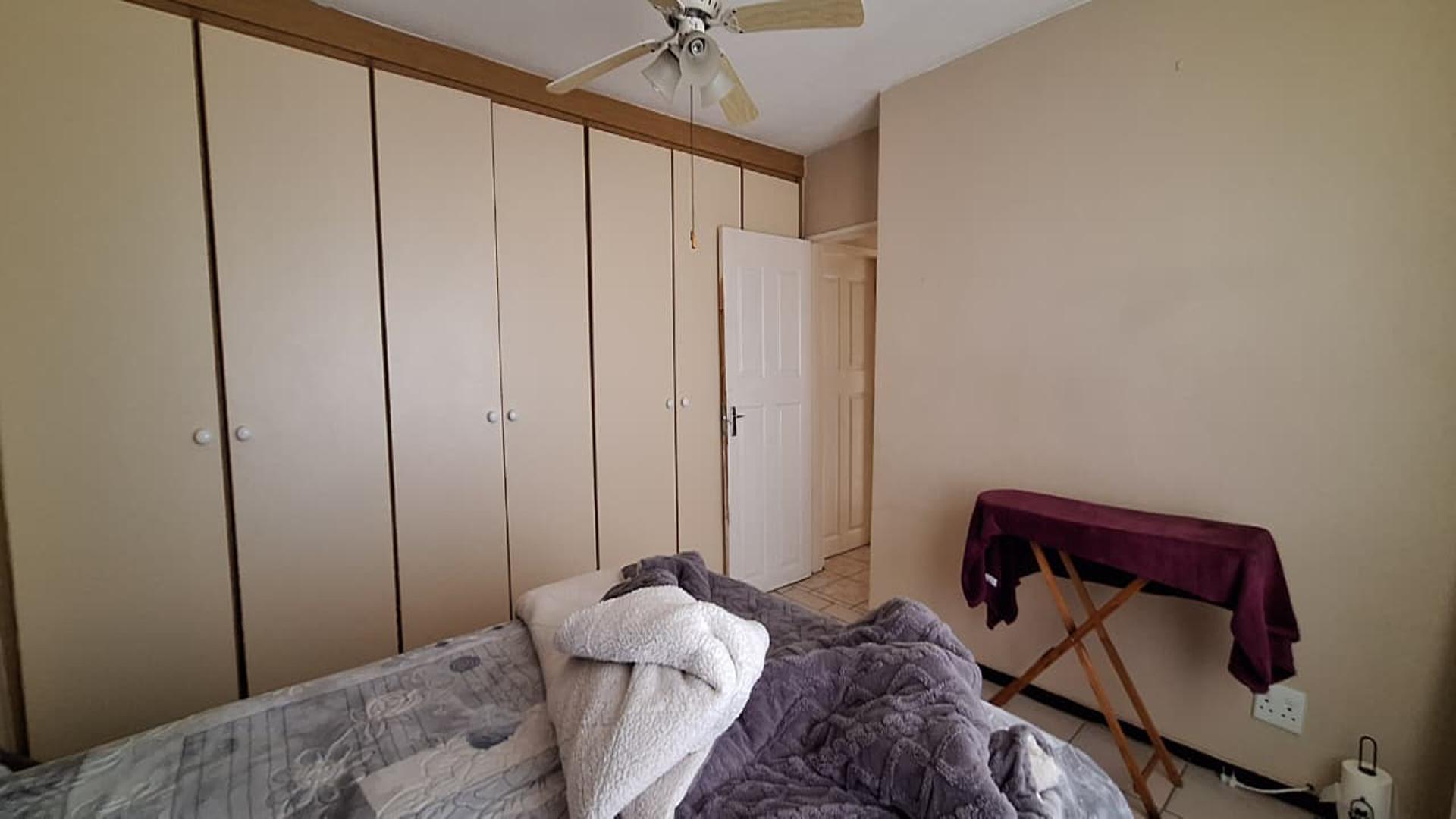 Main Bedroom - 19 square meters of property in Primrose