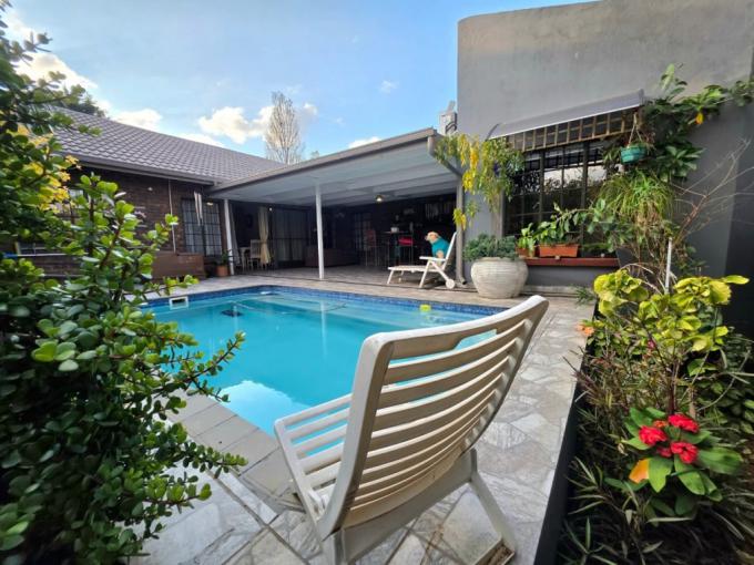 4 Bedroom House for Sale For Sale in Geelhoutpark - MR689987