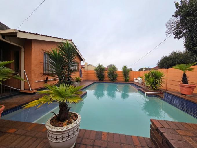 4 Bedroom House for Sale For Sale in Verwoerdpark - MR690002