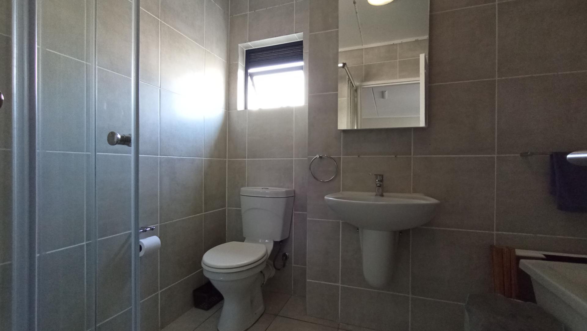 Bathroom 1 - 6 square meters of property in Linbro Park A.H.