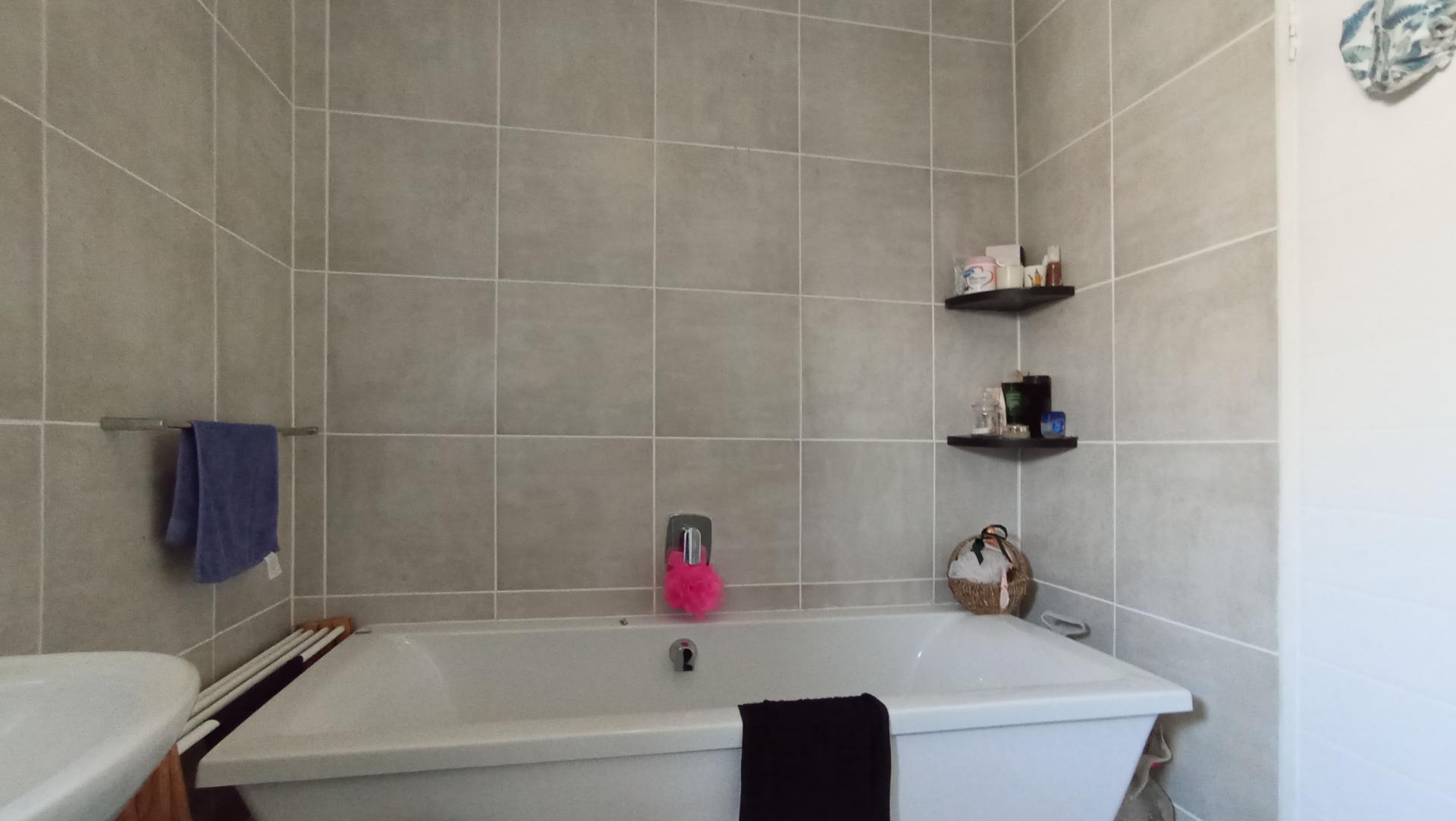 Bathroom 1 - 6 square meters of property in Linbro Park A.H.