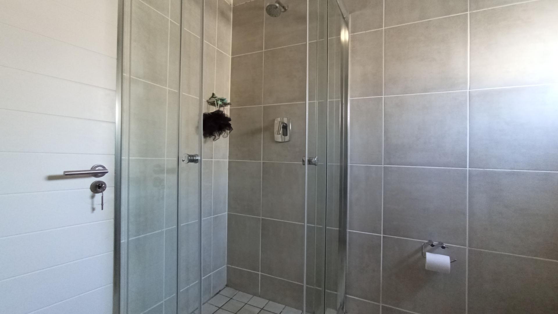 Bathroom 1 - 6 square meters of property in Linbro Park A.H.