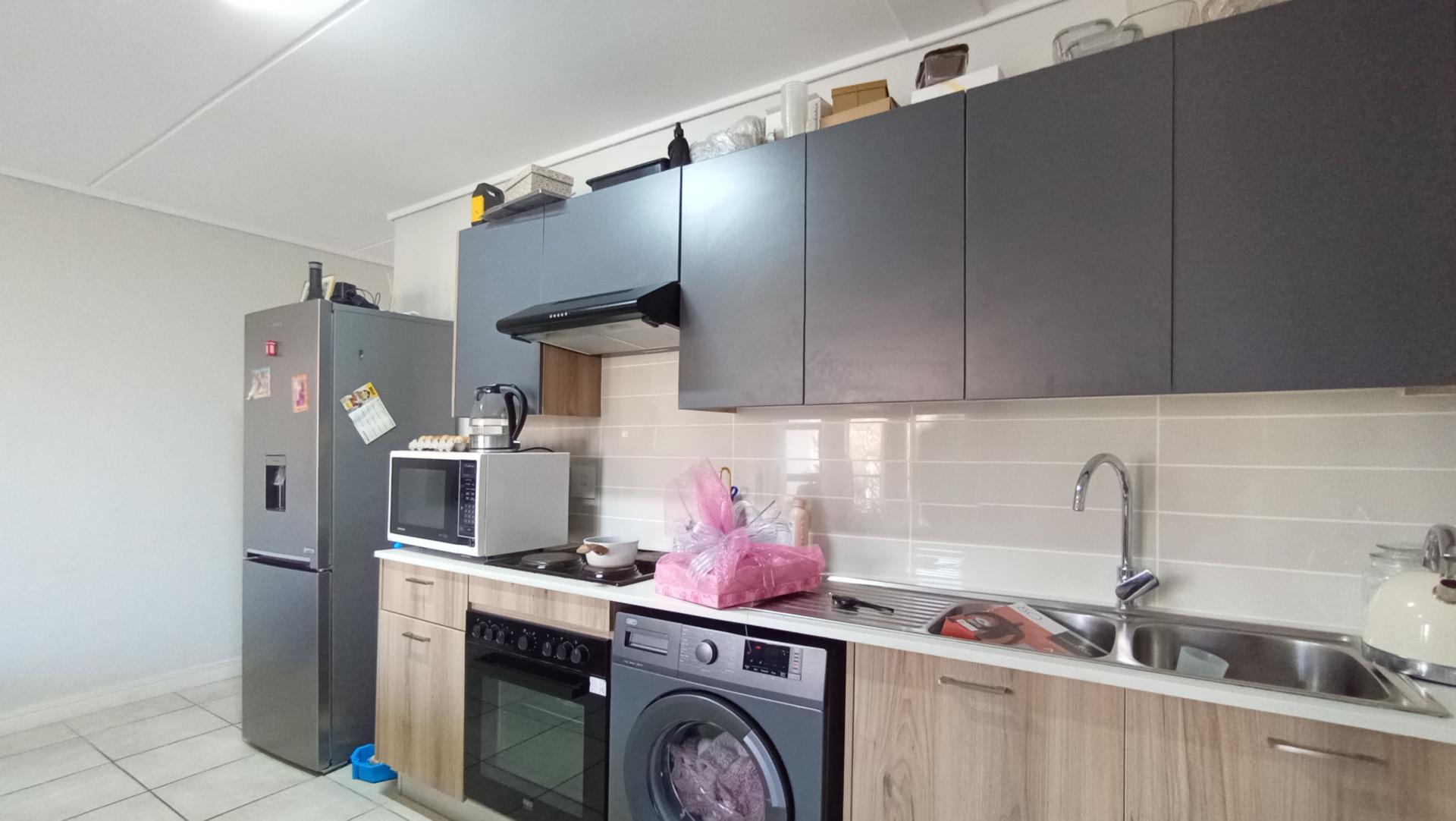 Kitchen - 6 square meters of property in Linbro Park A.H.