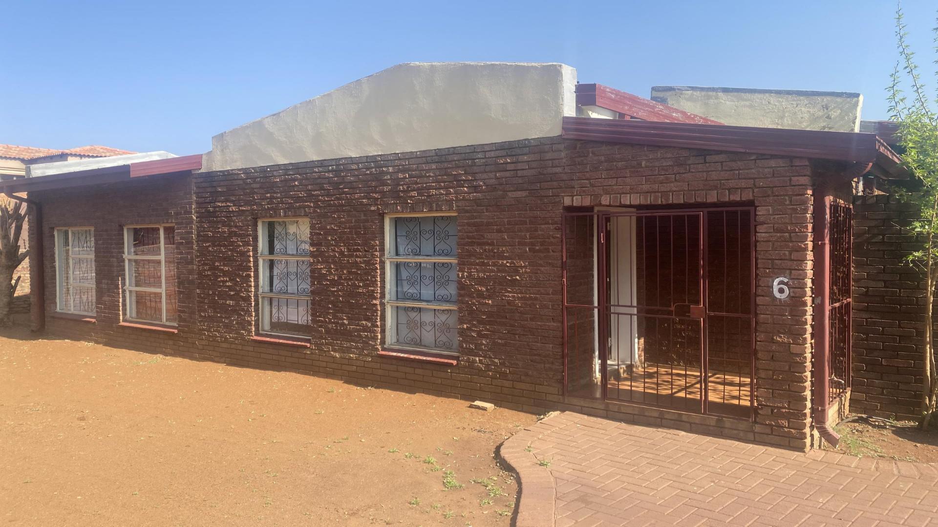 Front View of property in Kuruman