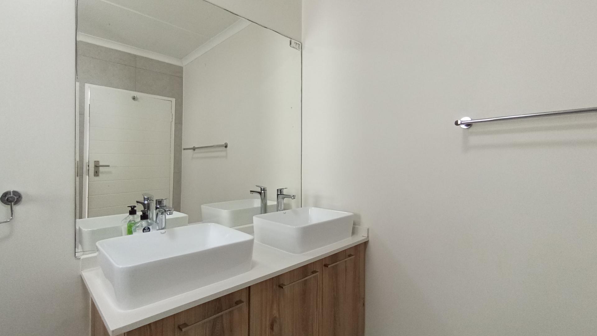 Main Bathroom - 8 square meters of property in Westlake View