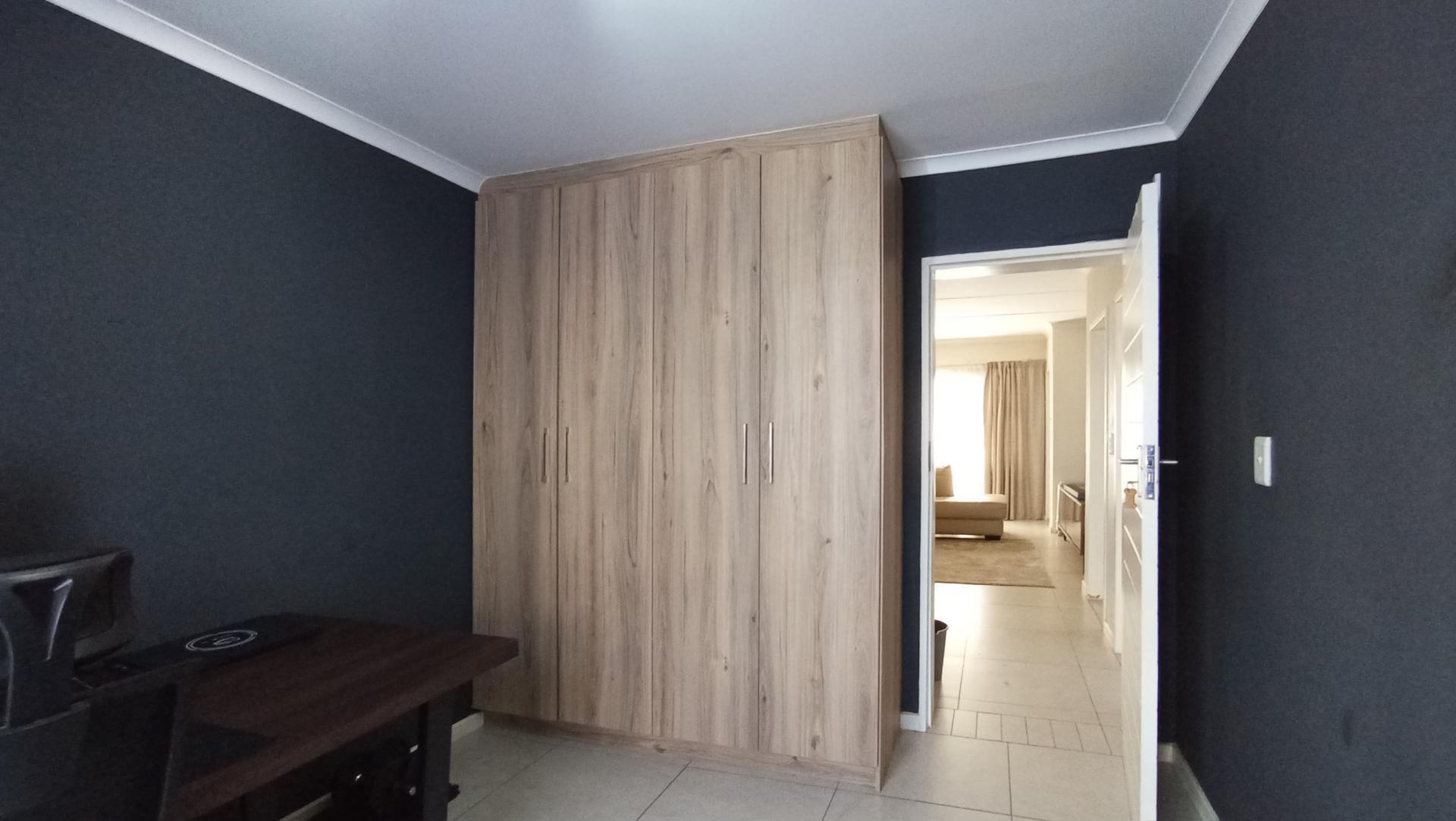 Bed Room 1 - 12 square meters of property in Westlake View