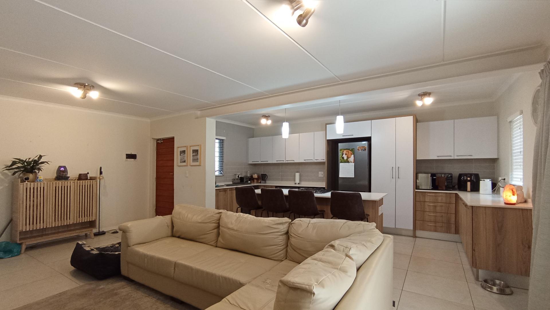 Lounges - 31 square meters of property in Westlake View