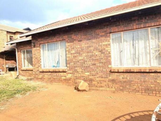 3 Bedroom House for Sale For Sale in Rooihuiskraal North - MR690096