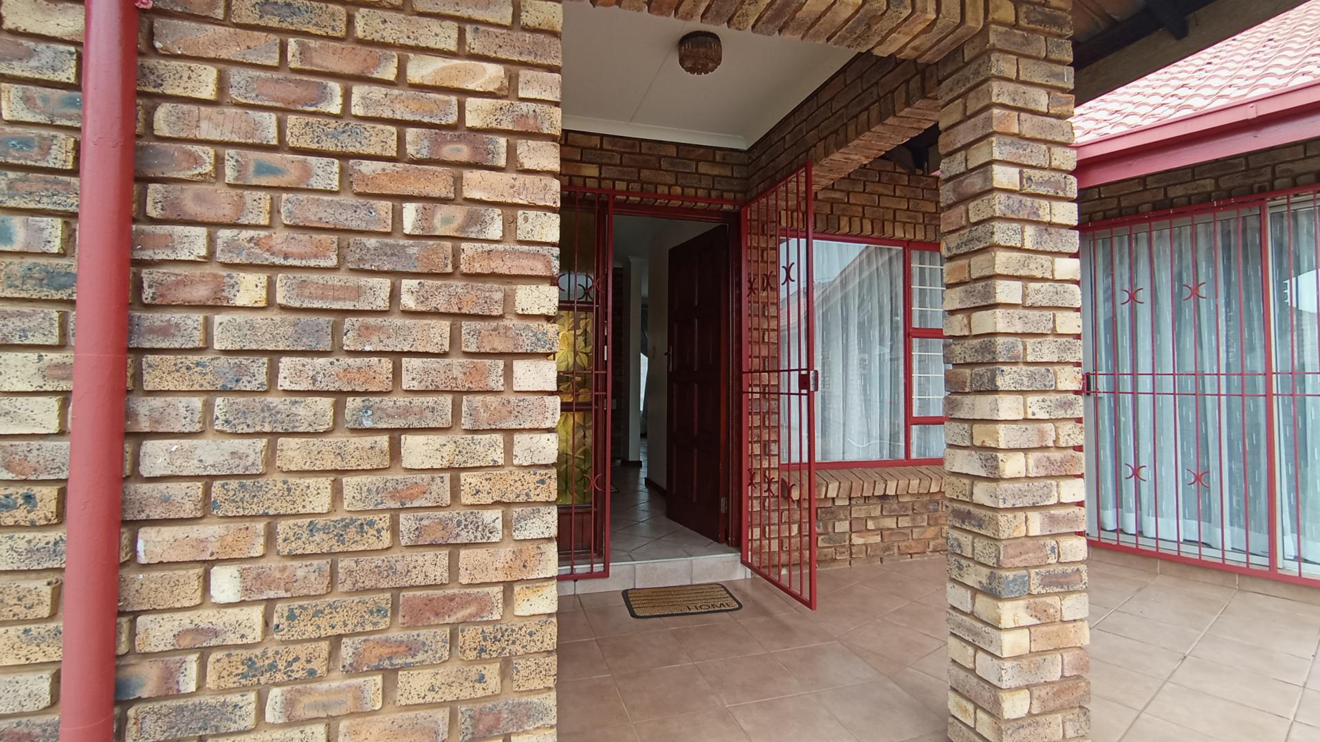 Front View of property in Faerie Glen