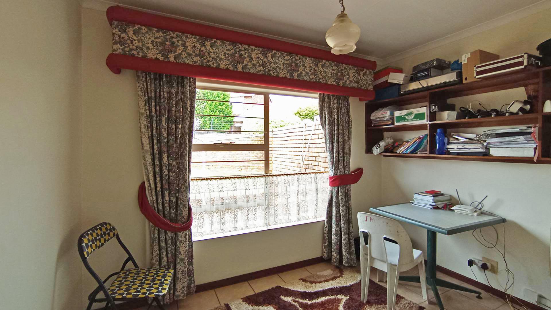 Bed Room 2 - 10 square meters of property in Faerie Glen