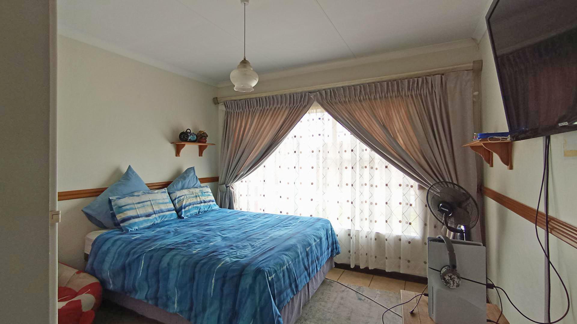Bed Room 4 - 14 square meters of property in Faerie Glen