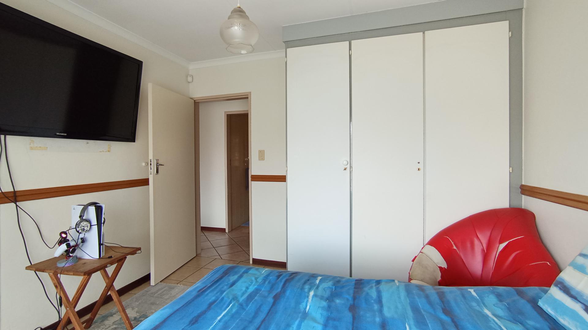 Bed Room 4 - 14 square meters of property in Faerie Glen