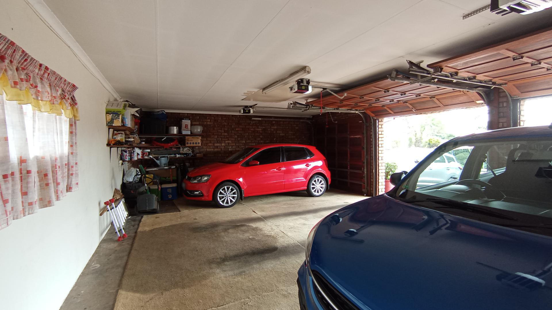Garage of property in Faerie Glen