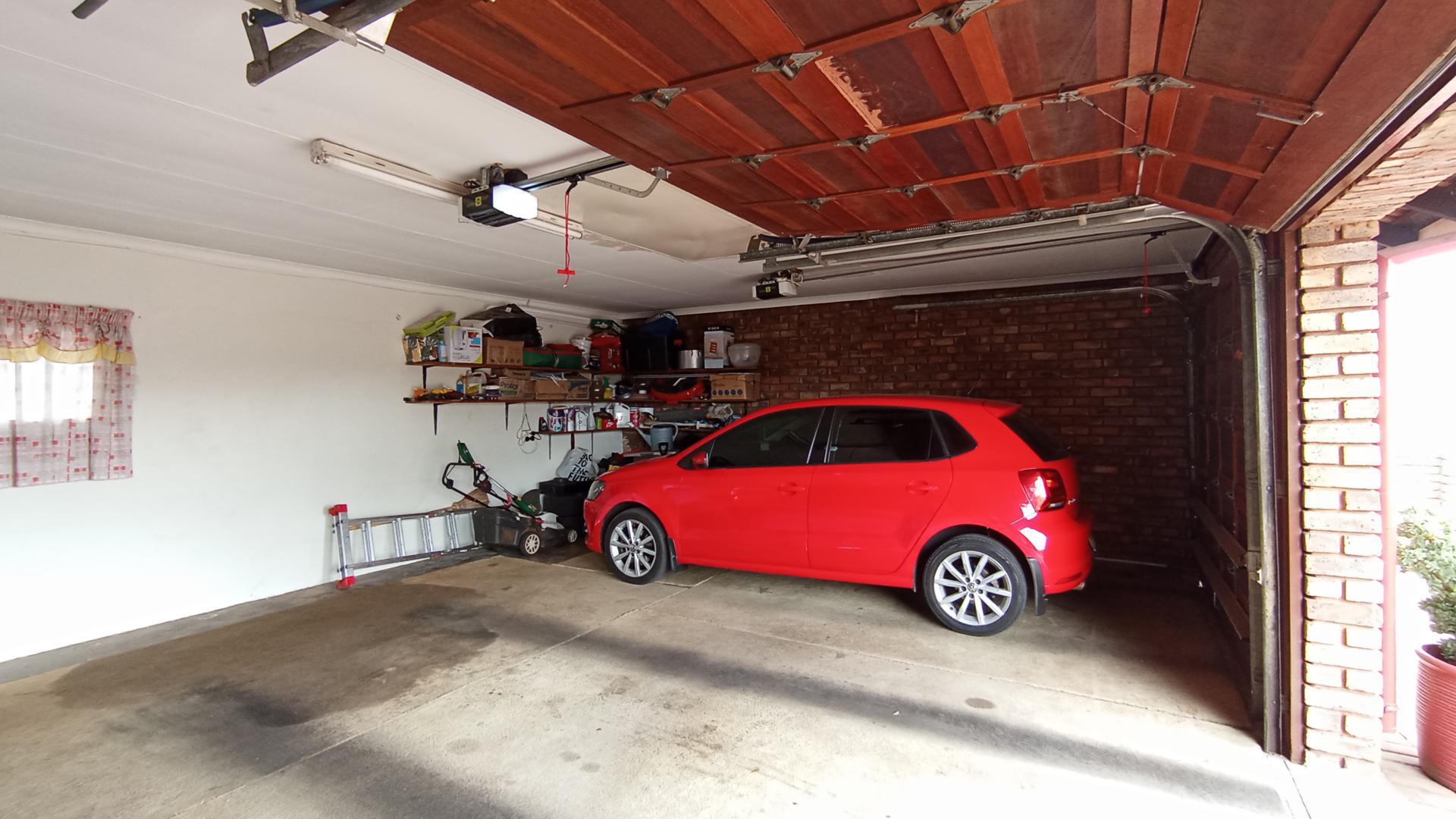 Garage of property in Faerie Glen