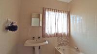 Bathroom 2 of property in Faerie Glen