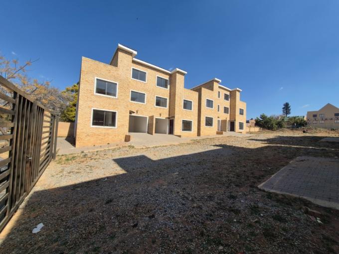 4 Bedroom Simplex for Sale For Sale in Ferndale - JHB - MR690113