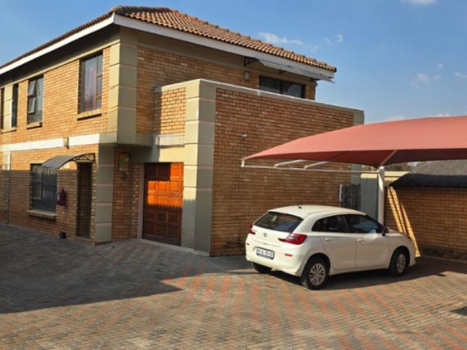 3 Bedroom Simplex for Sale For Sale in Brackenhurst - MR690118