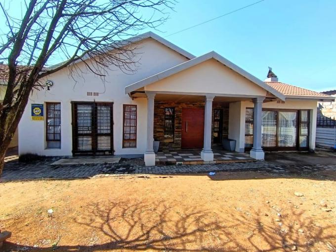 4 Bedroom House for Sale For Sale in Palm Ridge - MR690121